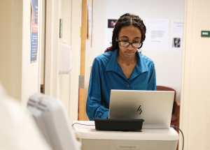 Kennedy Gough working in the simulation lab